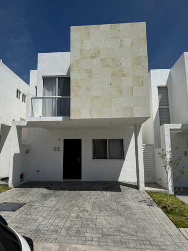 Casa En Renta En Fracc. Paseo San Junipero, Querétaro, Qro.