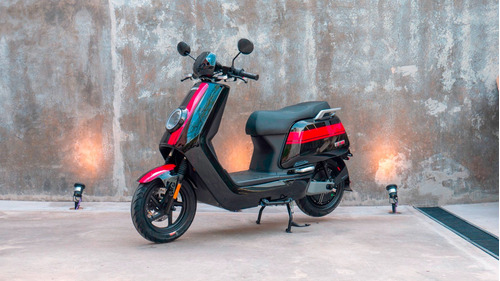 Imagen 2 de 16 de Moto Electrica Scooter Nuuv Ngt Bosch Litio Panasonic