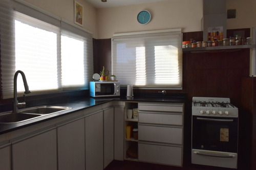 Casa En Venta En Pilar, Barrio La Angélica.