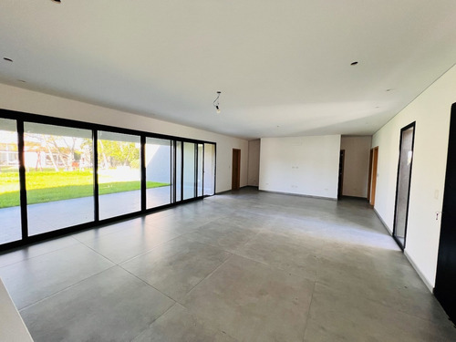 Imagen 9 de 30 de Excelente Casa En San Matías, 4 Dormitorios, Dependencia Y Piscina!!