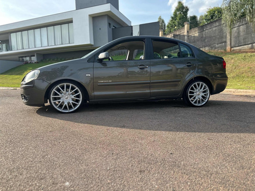 Volkswagen Polo Sedan 2.0 Comfortline Total Flex 4p