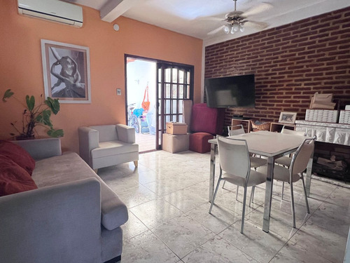 Venta Casa 3 Amb - Cochera Quincho Jardin. Palomar