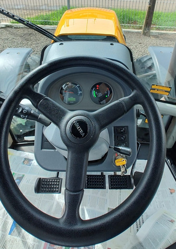Trator Valtra Bm 135 Cabinado .
