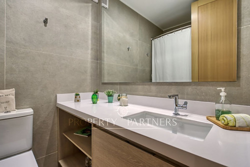 Elegante Y Exclusivo Departamento Con Jardín Priva...