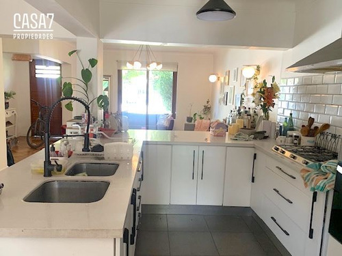 Casa En Venta De 3 Dorm. En Ñuñoa