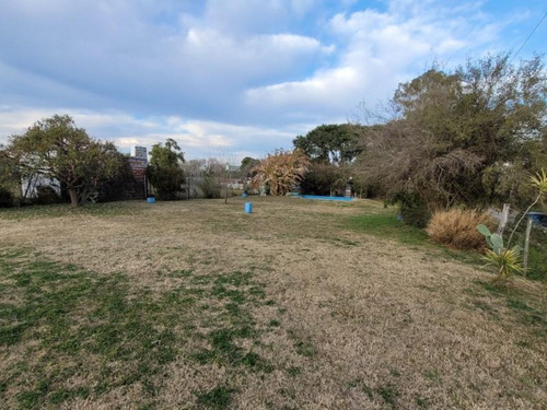 Casa Quinta Con Pileta, Y Amplio Terreno Parquizado