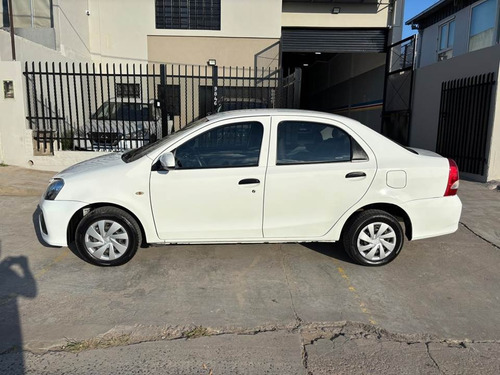 Toyota Etios 1.5 Sedan X