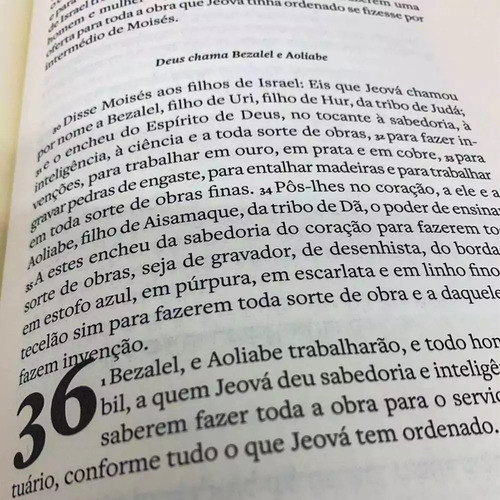 Livro A Torá Comentada Capa Dura - Edição Bilíngue Hebraico Português - Indispensável Para O Profundo Conhecimento Das Escrituras Sagradas - Adquira Aqui O Seu Exemplar