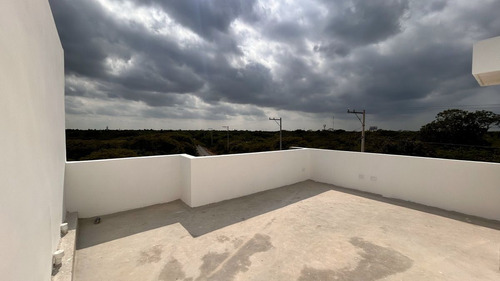 Villa Con Alberca, En Privada Residencial En Venta En Temozón Norte, Mérida