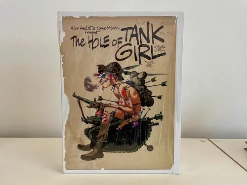 Livro - The Hole Of Tank Girl | MercadoLivre