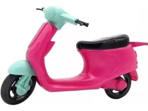 Poppi Kiara y su moto