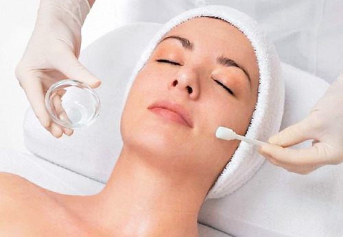 Imagen 2 de 5 de Limpieza De Cutis Peeling Mascara Retinol Q10 Fototerapia