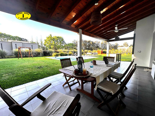 Casa En Venta En Santa Irene Comarcas De Luján