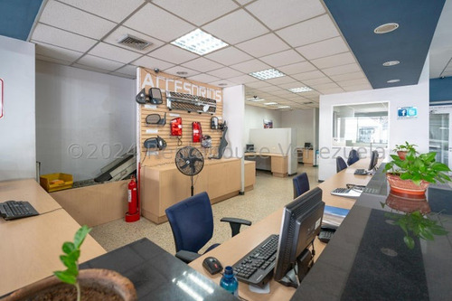 LG Vendo Local Comercial, El Concesionario De Carros Más Grande De Caracas, Ubicado En Santa Rosalía Av. Roosevelt