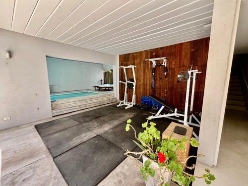 Acassuso Libertador Al Rio, Lindísima Casa En Venta Desarrollada En 3 Plantas