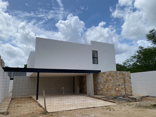 Casa En Cholul 3 Recámara, Alberca, Cuarto De Servicio, Coch