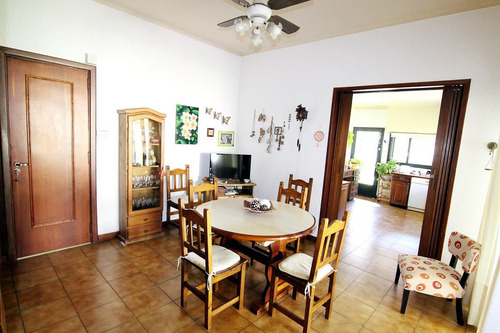 Imagen 8 de 30 de Chalet 7 Ambientes Venta Con Suite Jardin Terraza Piscina Quincho Y Cochera En Olivos