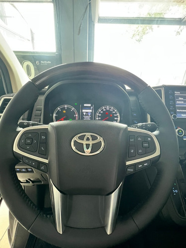 Imagen 14 de 18 de Toyota Hiace 2.8 Wagon At6 10 As