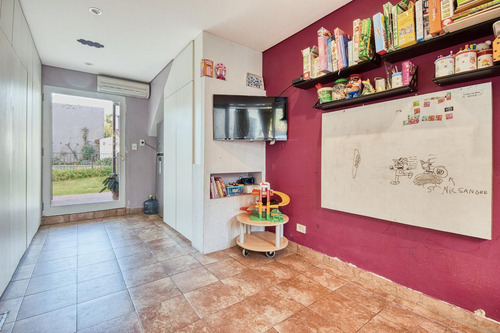 Imagen 16 de 30 de Impecable Casa En Venta Con 4 Dormitorios Mas Dependencia! Jardin Pileta Y Parrilla!