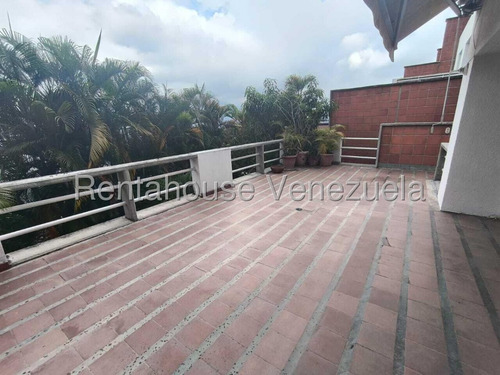Amplio Tonwhouse Con Excelente Areas Sociales En Venta En El Cafetal Yf