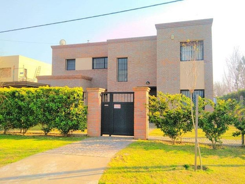 Imagen 2 de 29 de Casa De 3 Dormitorios En Venta Con Pileta Y Galería Hostal Del Sol