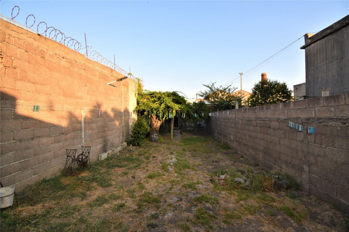 Terreno Venta Capurro Con Mejoras 2 Dormitorios Padrón Único Con Gran Fondo Con Parrillero