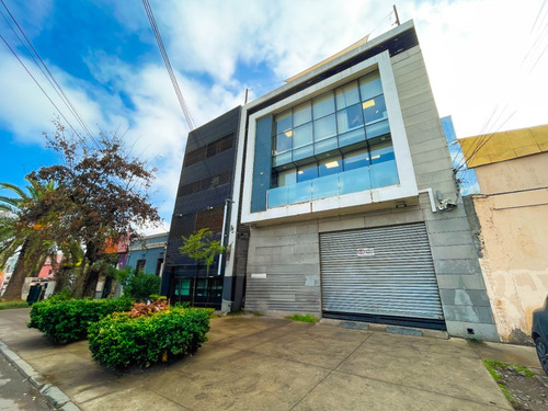 Edificio Con Bodegas Y Oficinas Habilitadas + Terraza
