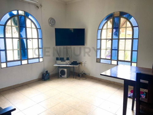 Imagen 4 de 14 de Ph De 3 Dormitorios Con Patio En 30 E/ 65 Y 66 - En Venta