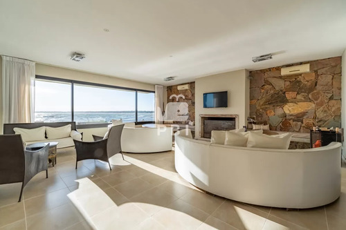 Apartamento En El Lomo De La Ballena 1 Dormitorio - Quartier Punta Ballena - Ref : Pbi1057