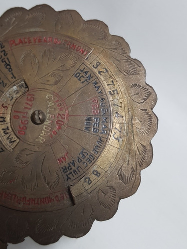 Imagen 5 de 6 de Antiguo Calendario Perpetuo Public Escrit Bronce Mag 58238