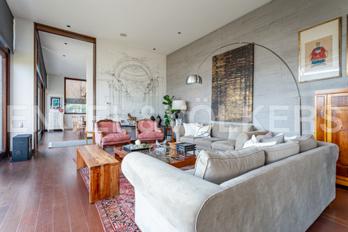 Arquitecto Mardones En Condominio Valle Escondido
