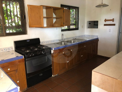 Casa En Venta En Lomas De Bezares