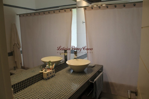 Venta Casa En Laguna Blanca , Manantiales 4 Dormitorios - Ref: 18844