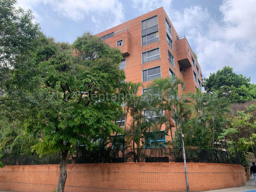 Apartamento En Venta Urb. Campo Alegre Caracas. 24-24310 Yf