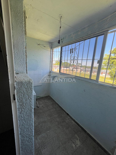 Venta De Apto. Barrio Piedras Blancas, 2 Dormitorios, Estacionamiento Para Auto, Parrillero. Inmobiliaria Atlántida.