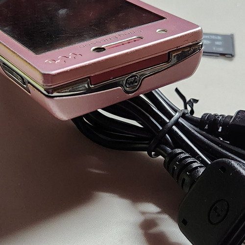 Sony Ericsson Walkman W705 Rosa Tiene Código, Con Cable De Carga, Memoria 1gb, !leer Descripcion!, Pantech, Benq, iPhone, Blackberry, Alcatel, W600 (Usado)