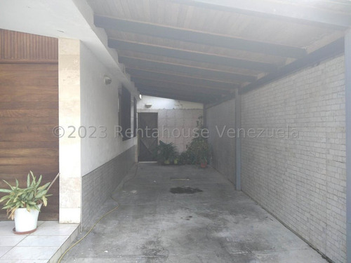 Julio Latouche 24-7529 Casa En Venta Trigal Sur Valencia, Amplia, Cómoda, Totalmente Re-modelada, Tanque Subterráneo