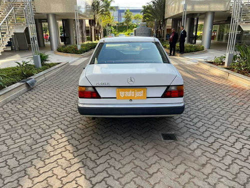 Imagem 5 de 15 de Mercedes-benz 230 E 2.3 4p 1992