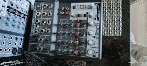 Consola Mezcladora Behringer Xenyx 802 8 Canales 2 Buses (Usado)
