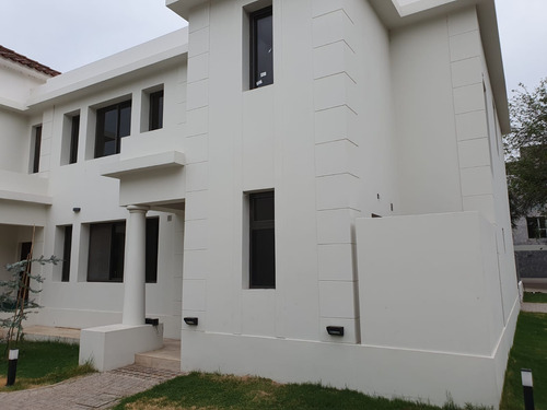 Casa 3 Dormitorios En Venta En Complejo Via Amadeo. Villa Belgrano. Córdoba