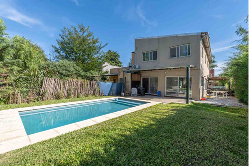 Casa En Venta Con Piscina, Los Arenales Maschwitz