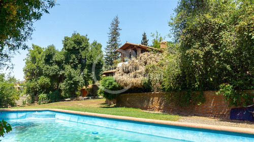 Casa En Venta De 5 Dorm. En Lo Barnechea