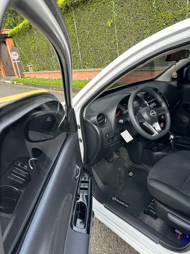 Nissan March 1.6 Aut Advance Full Equipo Blindaje 2 Plus