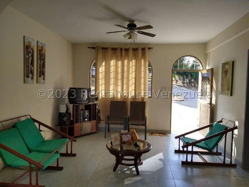 Francisco Rojas Norscia Rentahouse Vende, Terreno Con Granja En Cabudare Sector Tarabana, Via Pedro Y Pablo, 2 4 - 1 7 0 5 0, Ideal Para Invertir Y Disfrutar En Familia!!!