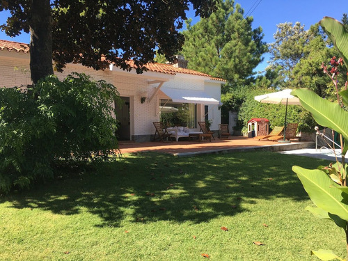 Casa En Alquiler Por Temporada De 4 Dormitorios En Playa Mansa (ref: Bpv-7582)