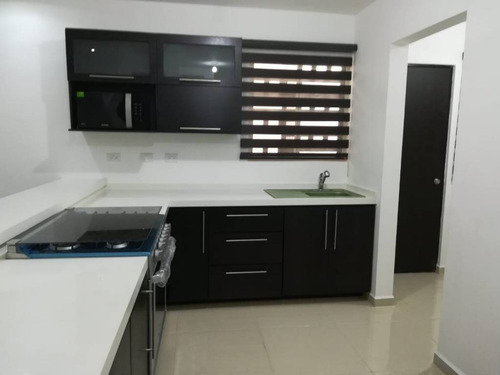 Imagen 1 de 14 de Renta De Casa En Privadas Borneo Apodaca