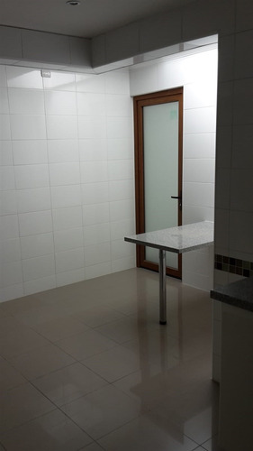 Casa En Venta De 4 Dorm. En Codominio