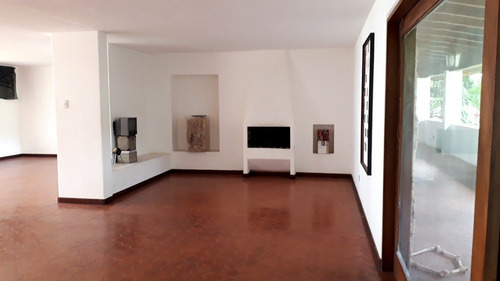Imagen 17 de 30 de Fabulosa Quinta En Prados Del Este - Calle Cerrada - Grandes Salones Y Jardines Ideal Para Eventos Sociales