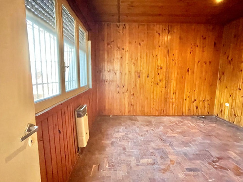 Casa Ph 4 Ambientes En Venta. Con Garage Y Fondo. Haedo Centro.