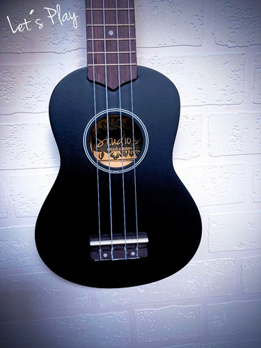 Ukulele Con Funda Marca Studio G - Negro